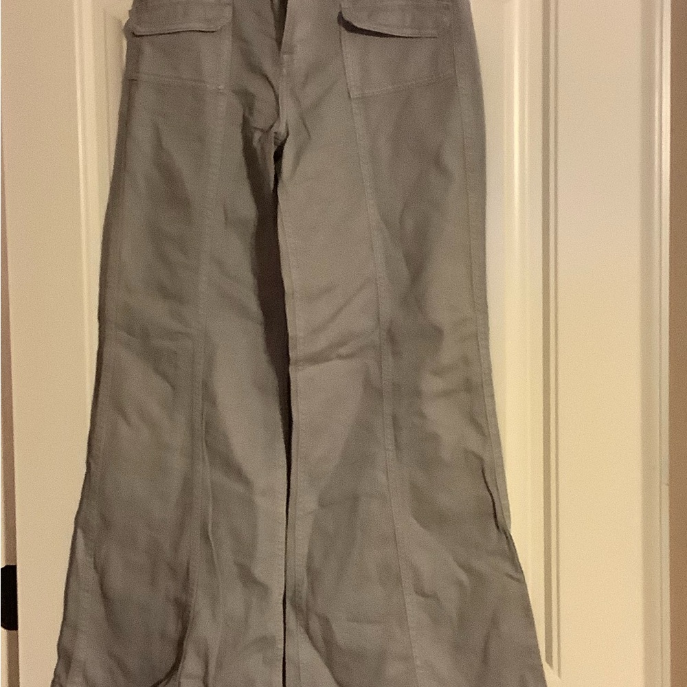 Uniqlo Light Gray Wide-Leg Flare Jeans
